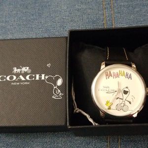 💕Coach Snoopy Peanut watch💕